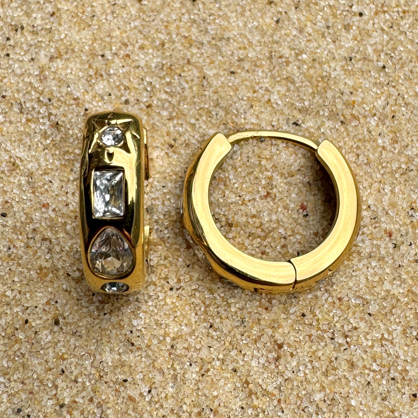 Mixed gem huggie earring in gold