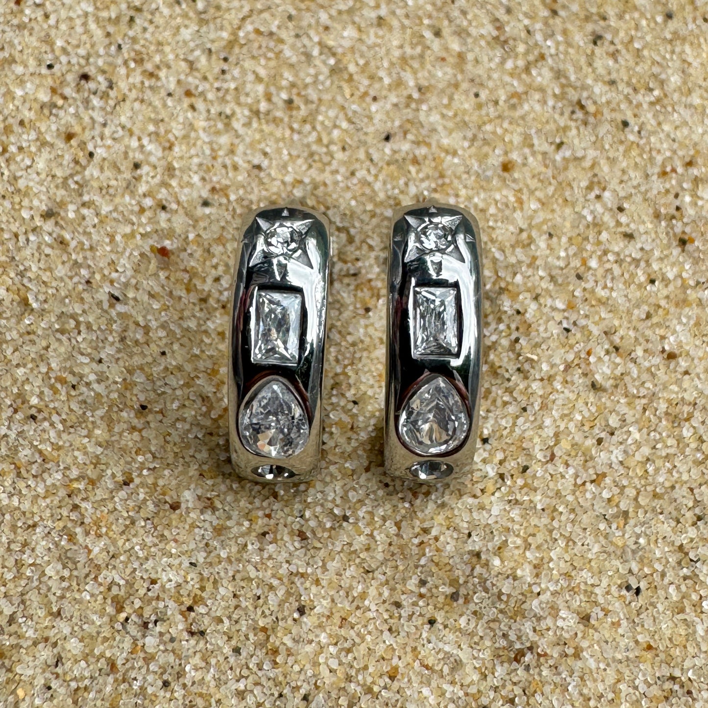 Mixed gem huggie earring in silver