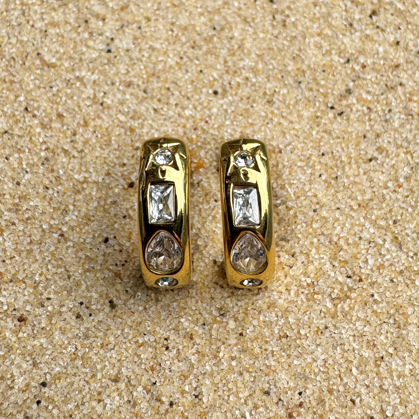 Mixed gem huggie earring in gold