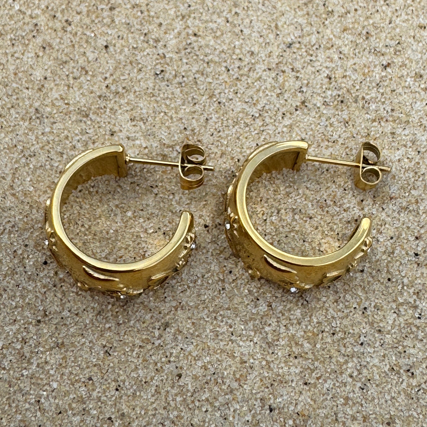 Tarot Style Heart and Hand Earrings in Gold