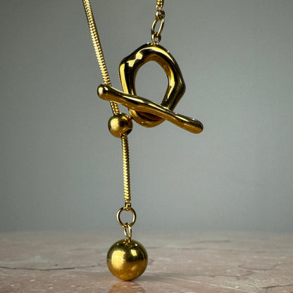 Adjustable Molten T-Bar Snake Chain Pendant in gold