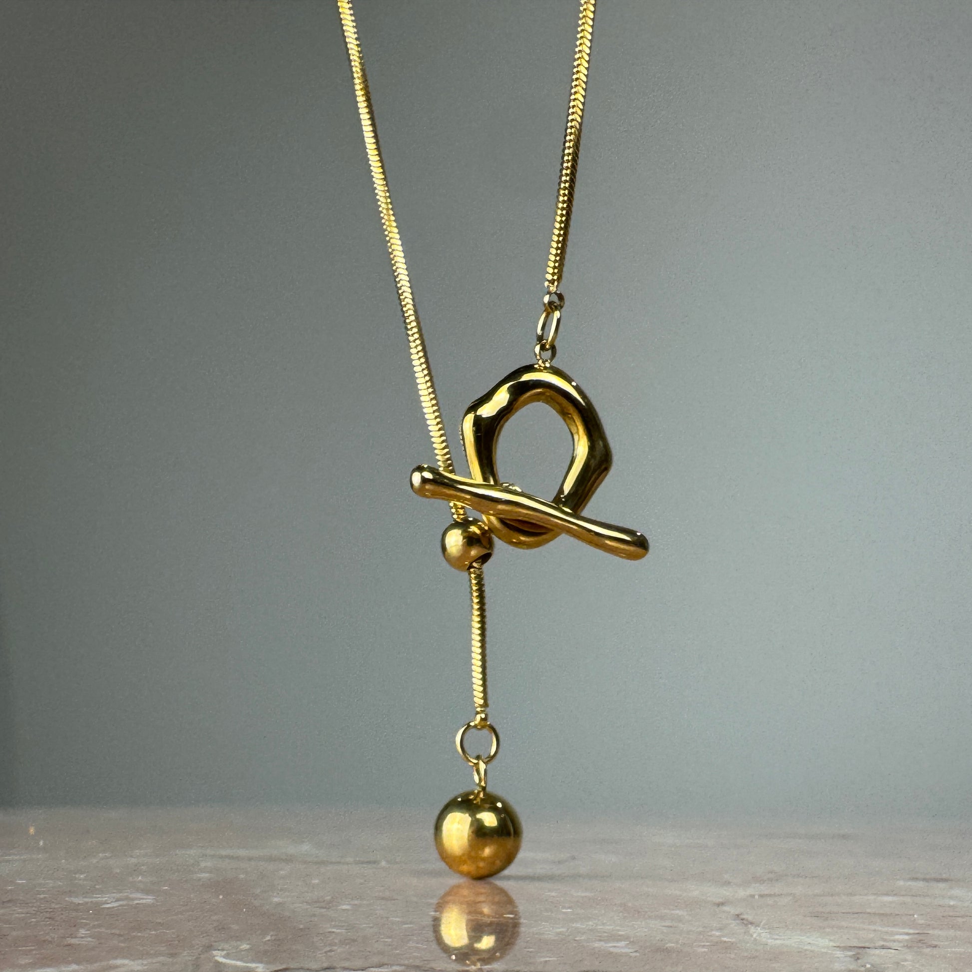 Adjustable Molten T-Bar Snake Chain Pendant in gold