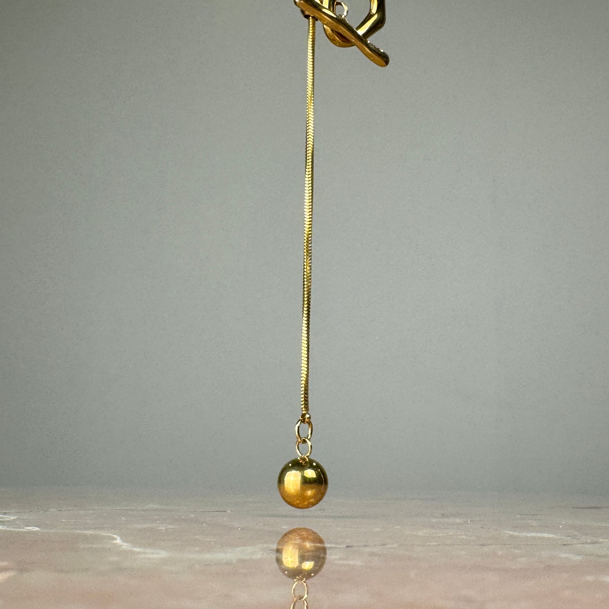 Adjustable Molten T-Bar Snake Chain Pendant in gold