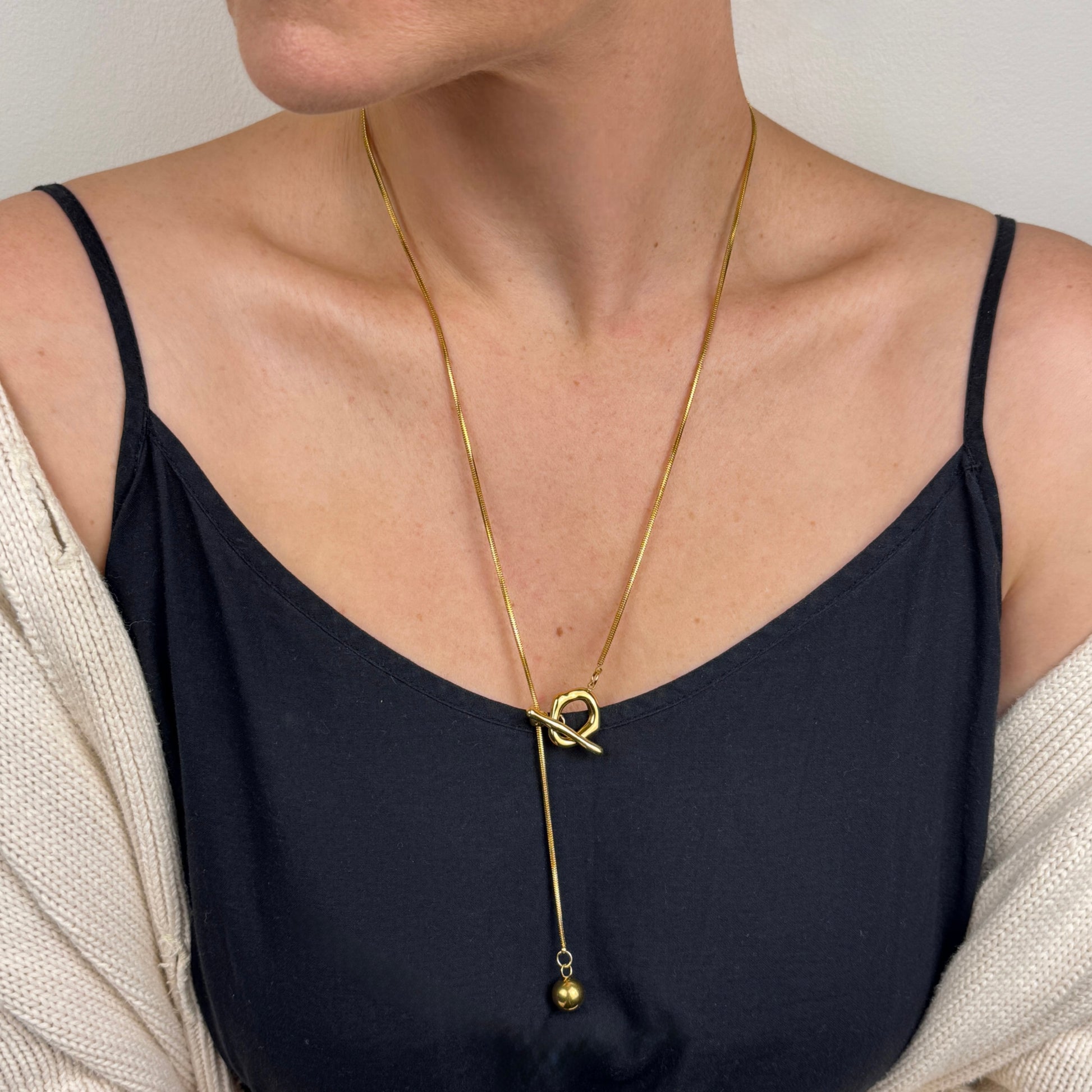 Adjustable Molten T-Bar Snake Chain Pendant in gold