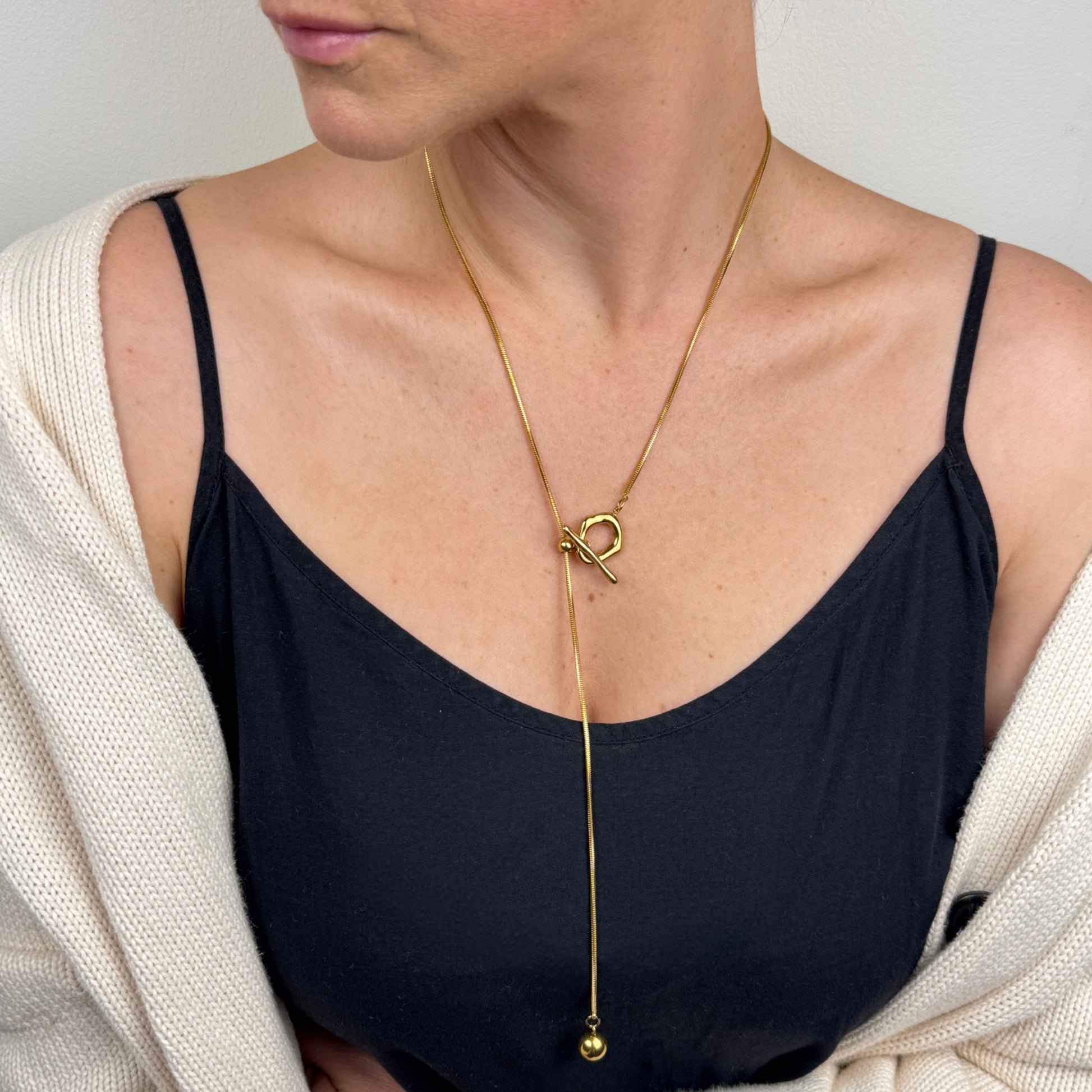 Adjustable Molten T-Bar Snake Chain Pendant in gold