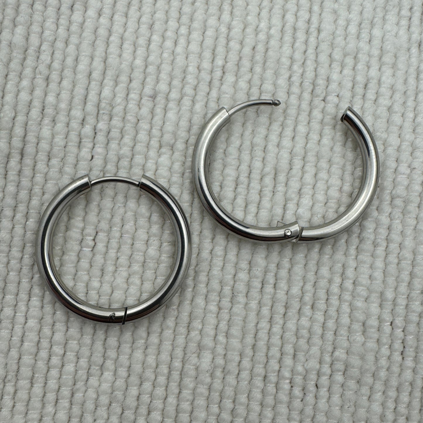 Simple Slim Hoop Huggies