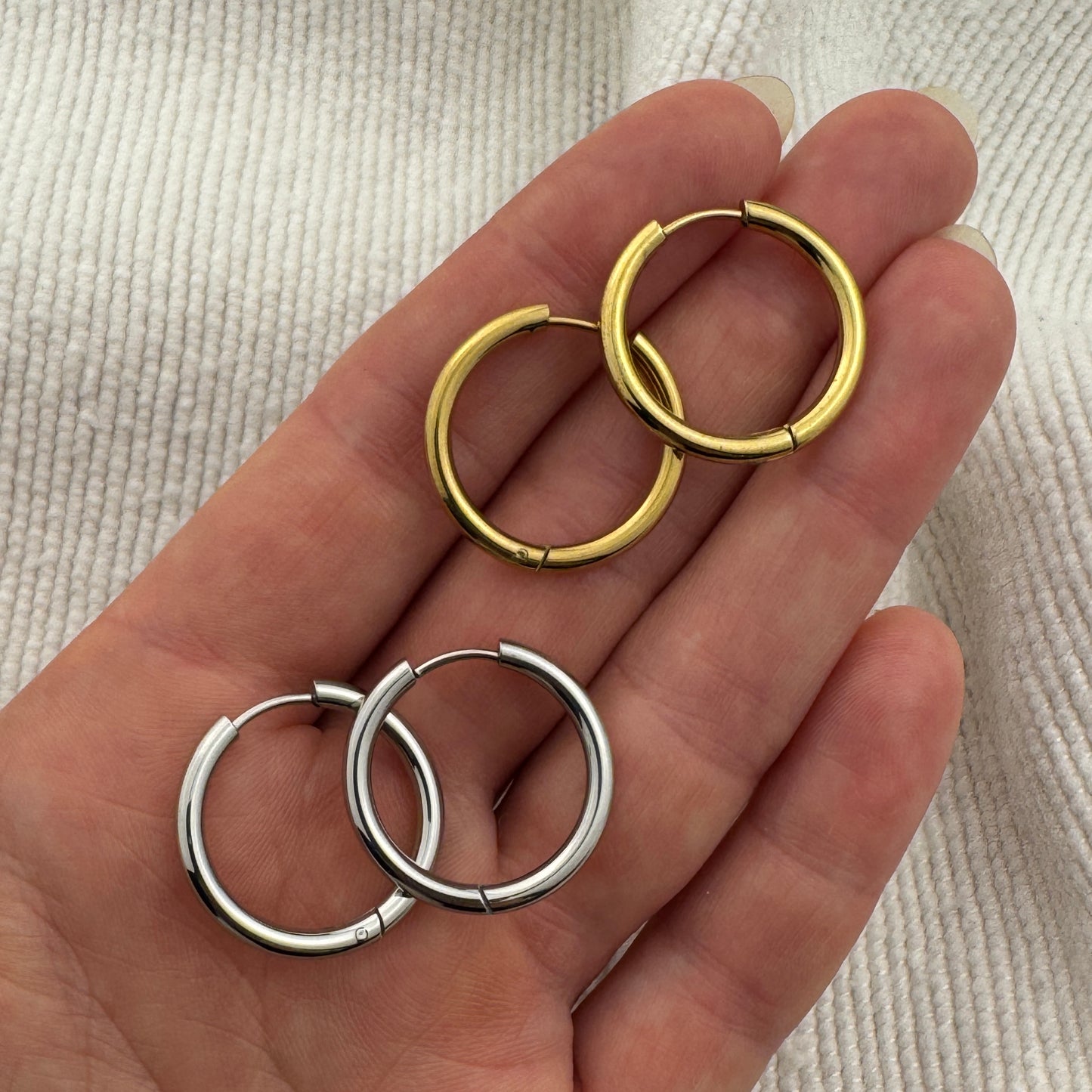 Simple Slim Hoop Huggies