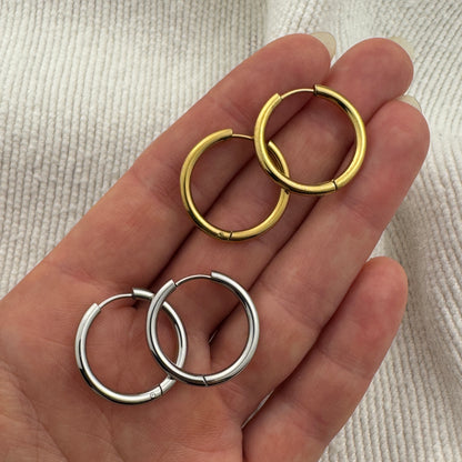 Simple Slim Hoop Huggies