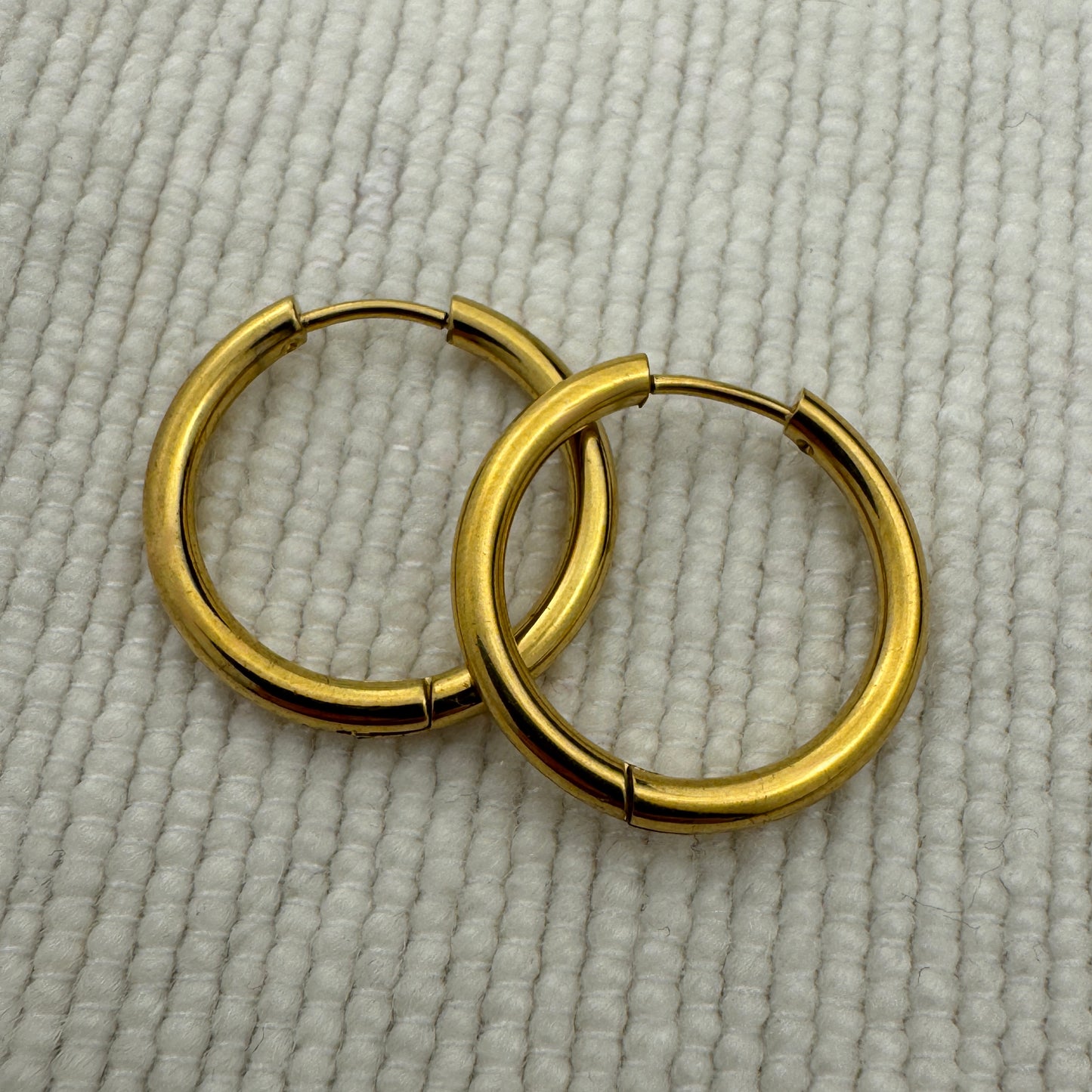 Simple Slim Hoop Huggies