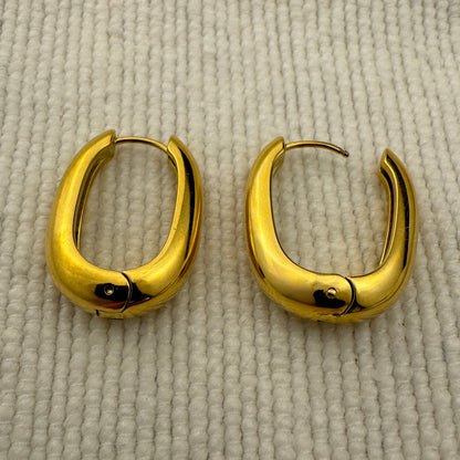 Teardrop Huggies Gold